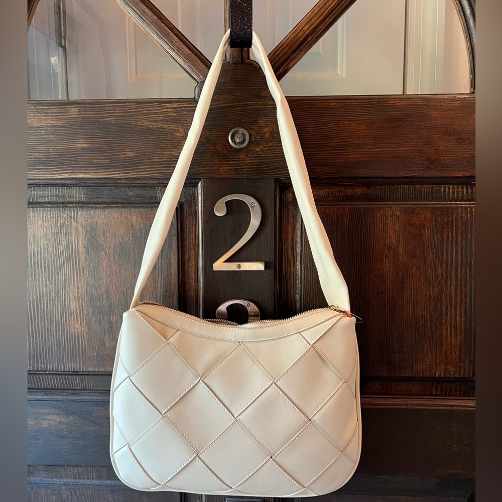 ⭐️🌟- NWT The Limited vegan leather, woven shoulder bag in winter white